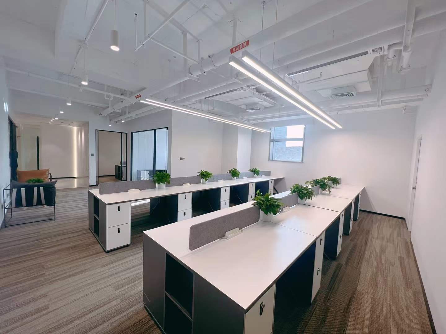 联通大厦220平出租带装修隔断拎包入住