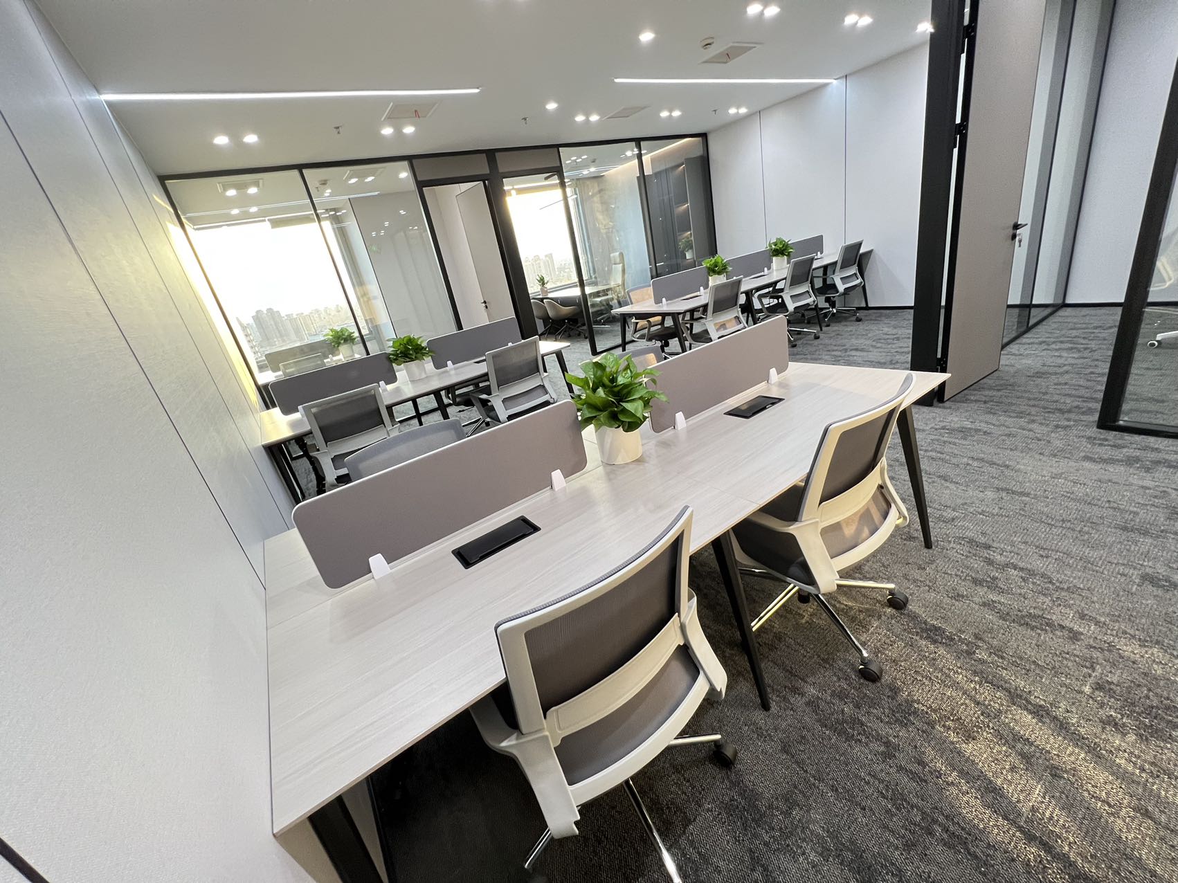 三条地铁汇聚-联通大厦